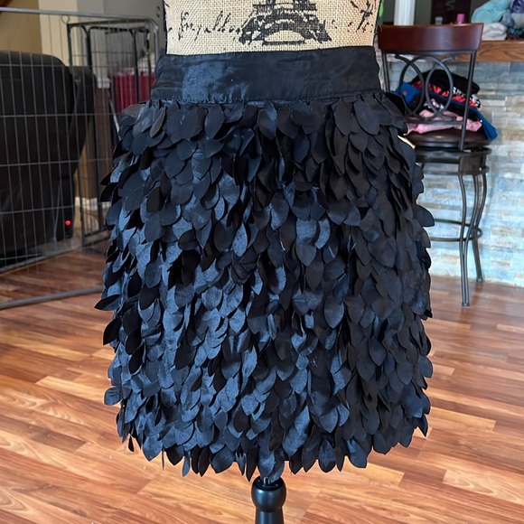 Size L black skirt with 3D pieces all over it - Picture 3 of 3